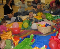 A fun and lively Baby Sensory Class!